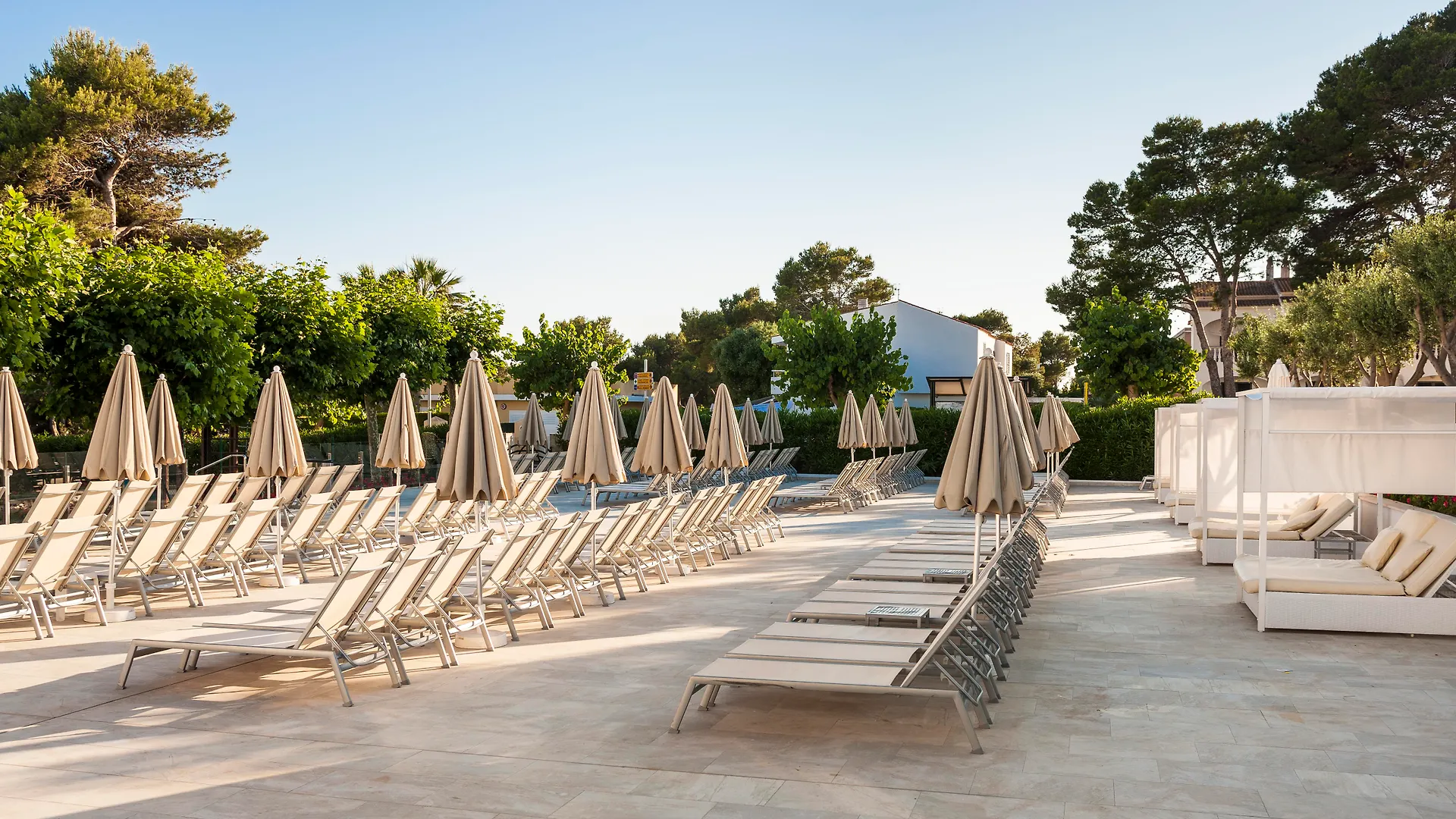 Globales Mediterrani Cala Blanca  Hiszpania